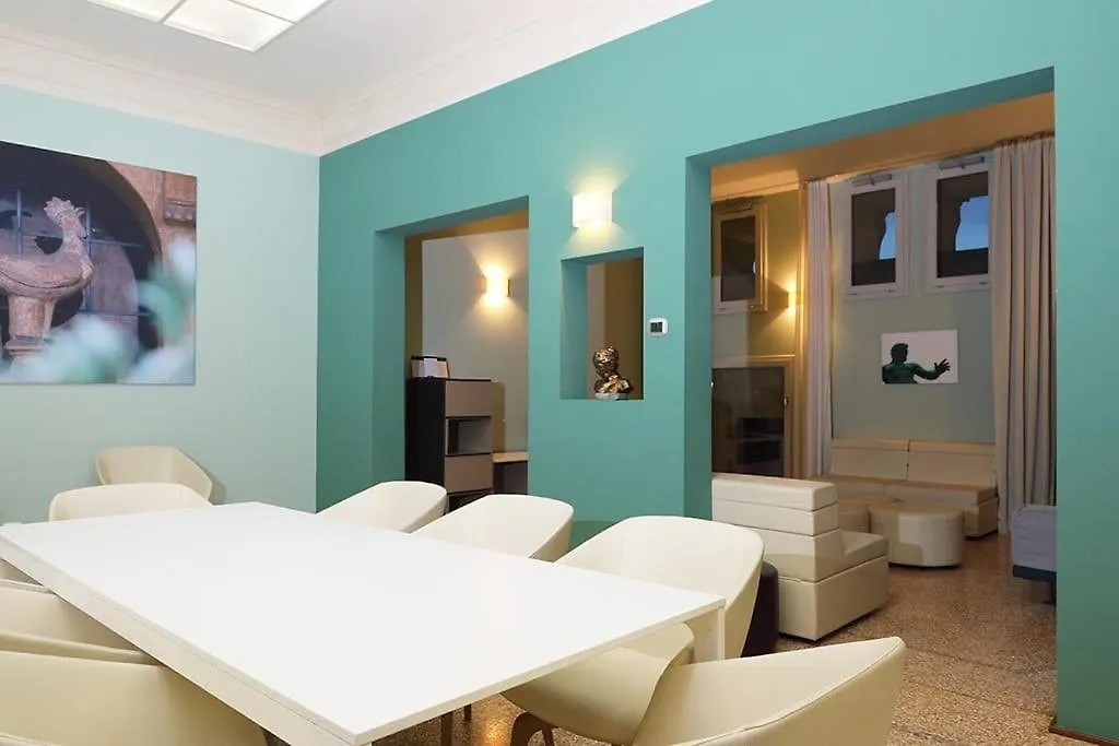 Re Enzo Apartment Bolonia 0*,  Italia